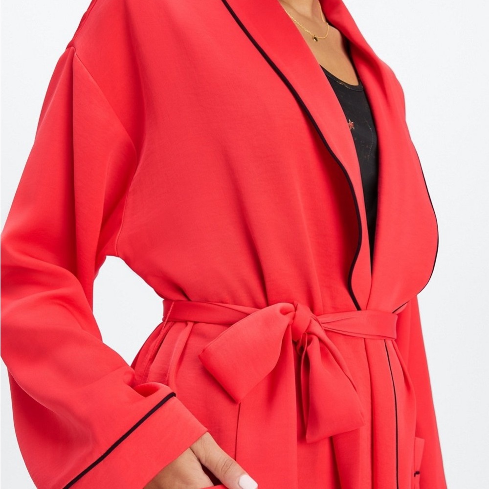 NWT Fabletics Ecosatin Robe - Picture 4 of 6